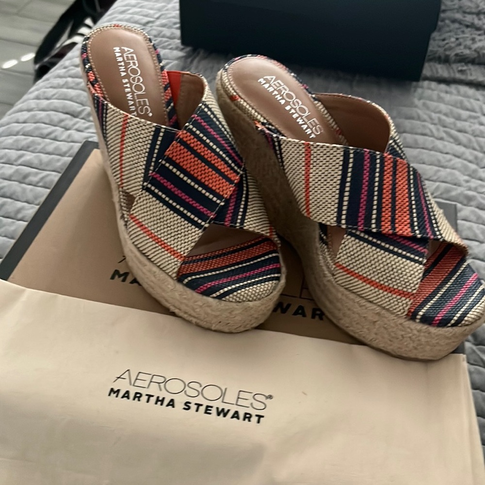Aerosoles sandals in a 7 color : tan , orange and navy blue